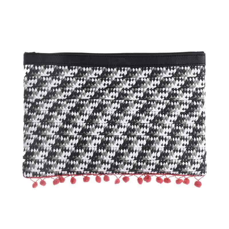Straw bag in white-cold