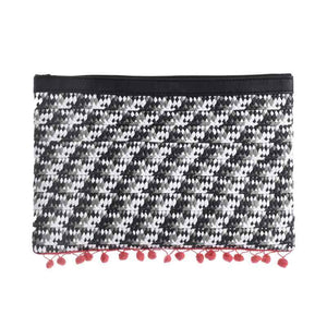Straw bag in white-cold