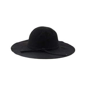 Straw hat in black color