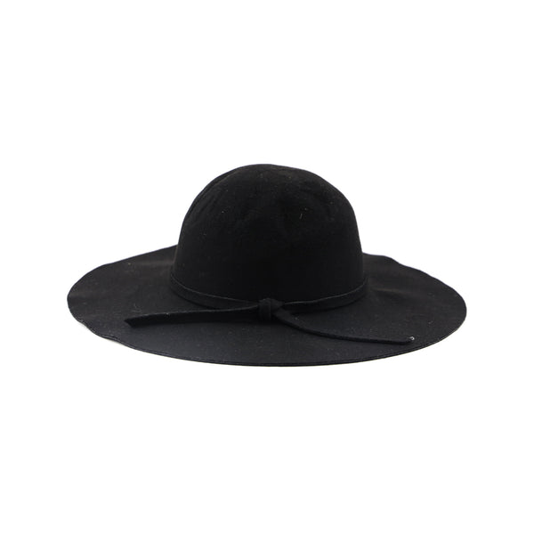 Straw hat in black color